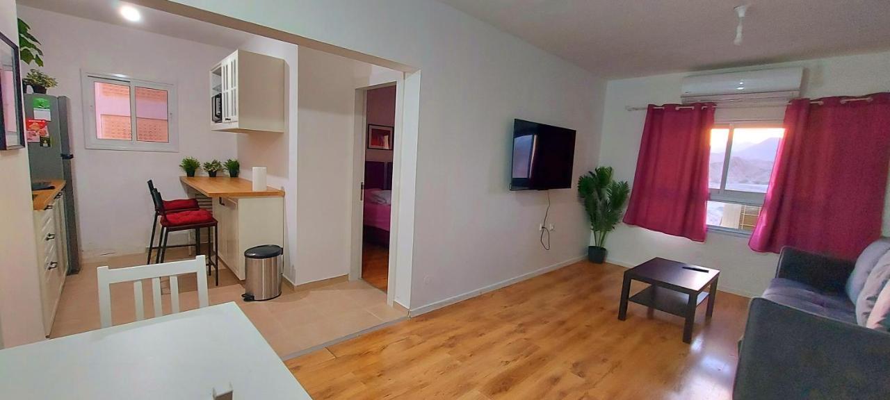 Eilat Octopus Apartment - אילת אוקטופוס -שני חדרים וסלון, בריכה בקיץ Exterior foto